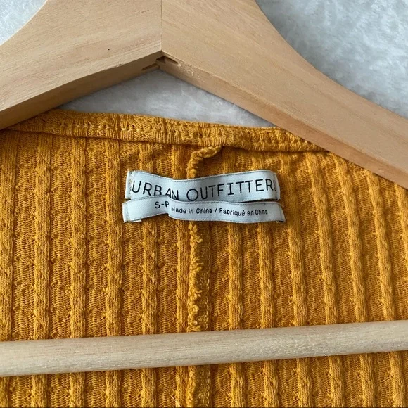 UO Cropped Waist Hook & Eye Dolman Knit Top - Picture 3 of 11